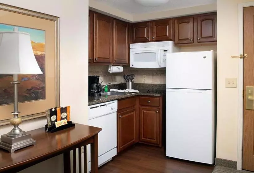 スタンダードスタジオ, Staybridge Suites North Brunswick, An Ihg