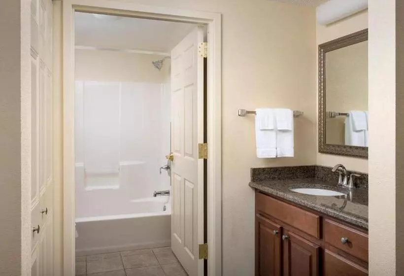 スタンダードスタジオ, Staybridge Suites North Brunswick, An Ihg
