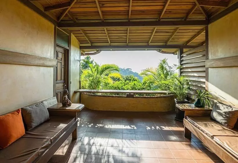 اتاق سوپریور با چشم‌انداز باغ, Veranda Natural Resort