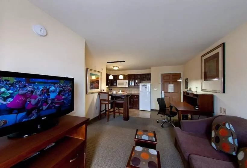 キングサイズベッドのスイートルーム, Staybridge Suites East Stroudsburg   Poconos, An Ihg