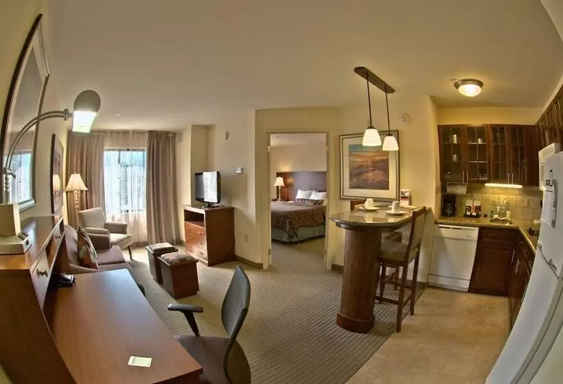 キングサイズベッドのスイートルーム, Staybridge Suites East Stroudsburg   Poconos, An Ihg