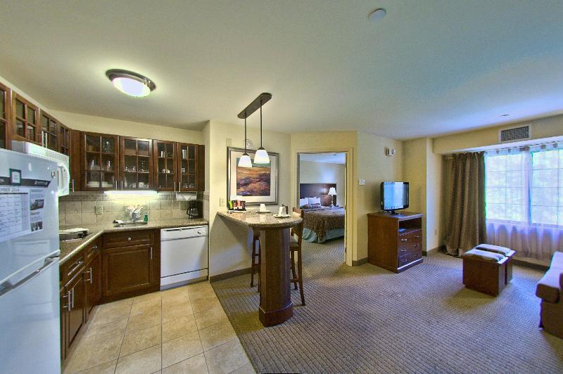 Люкс, Staybridge Suites East Stroudsburg   Poconos, An Ihg