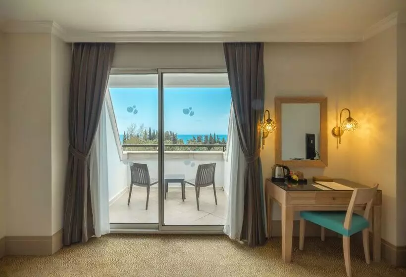 اتاق اساندارد با چشم‌انداز جانبی به دریا, Crystal De Luxe Resort & Spa   All Inclusive