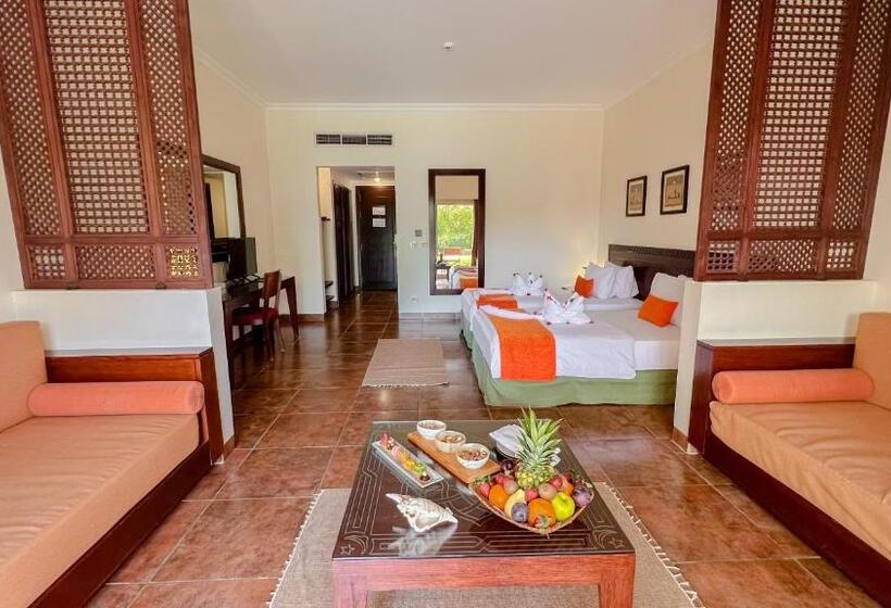 اتاق سوپریور با چشم‌انداز استخر, Gemma Resort