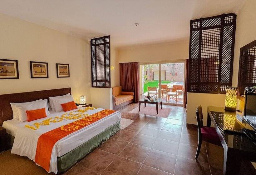 اتاق سوپریور با چشم‌انداز استخر, Gemma Resort