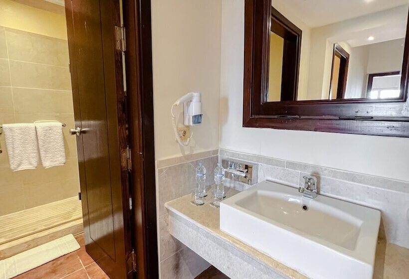 اتاق خانوادگی, Gemma Resort