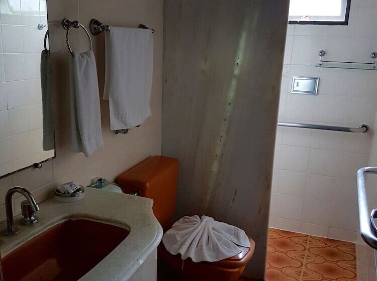 בקתת חדר, Akropolis