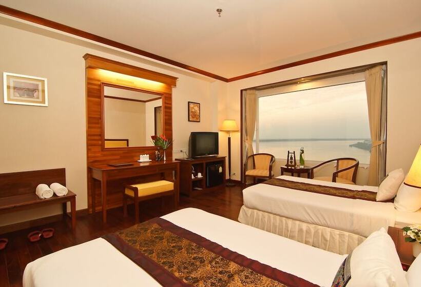 חדר סופריור נוף לנהר, Champasak Grand