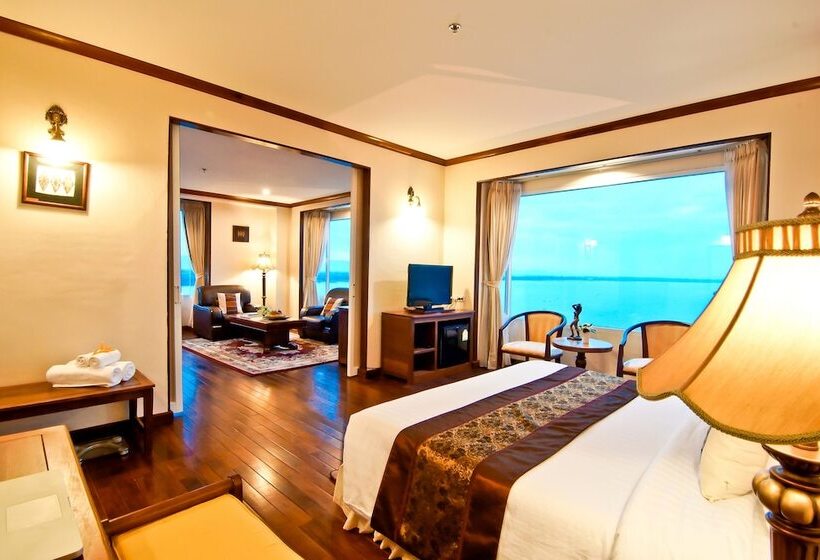 סוויטה עם נוף לנהר, Champasak Grand