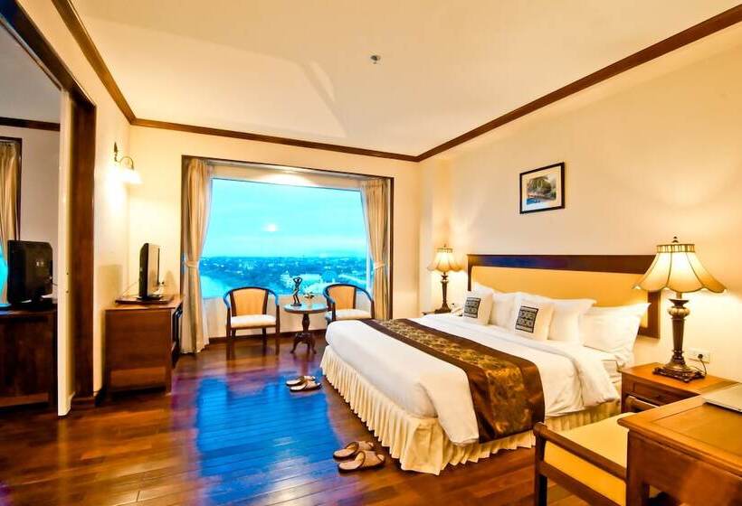 סוויטה עם נוף לנהר, Champasak Grand