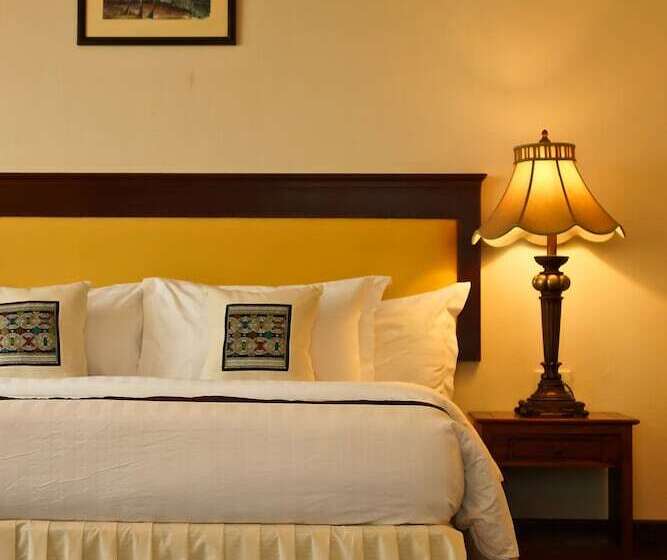 סוויטה עם נוף לנהר, Champasak Grand