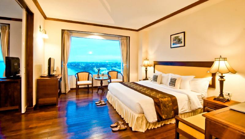 סוויטה עם נוף לנהר, Champasak Grand