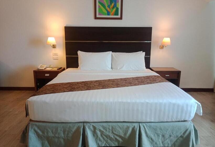 سوئیت با تخت بزرگ, Days Hotel By Wyndham Iloilo
