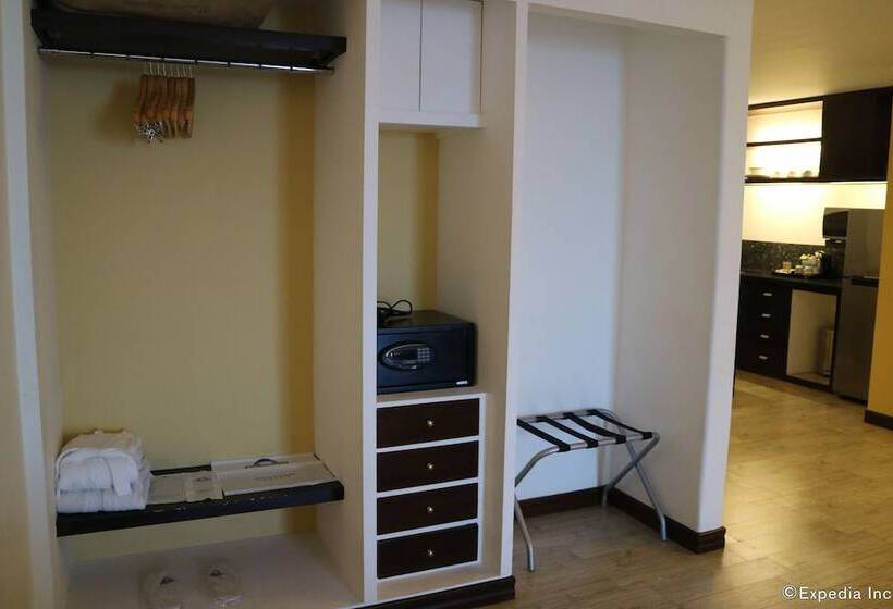 سوئیت پرزیدنت, Days Hotel By Wyndham Iloilo