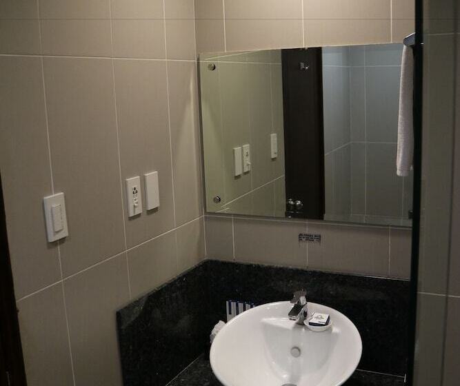 سوئیت پرزیدنت, Days Hotel By Wyndham Iloilo