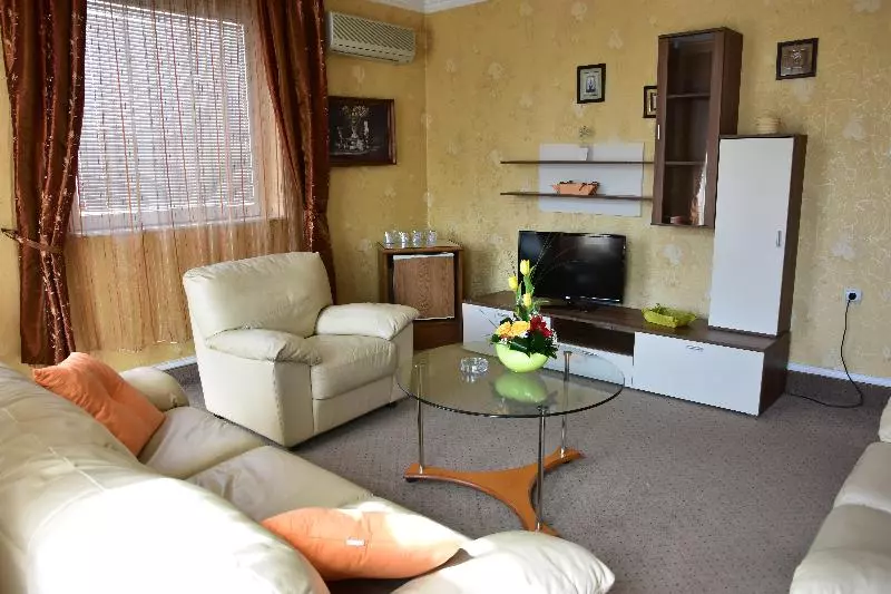 سوییت, Garni Hotel Lav
