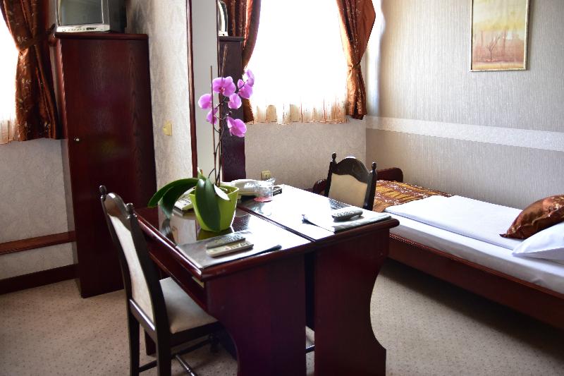 اتاق اکونومی یک تخته, Garni Hotel Lav