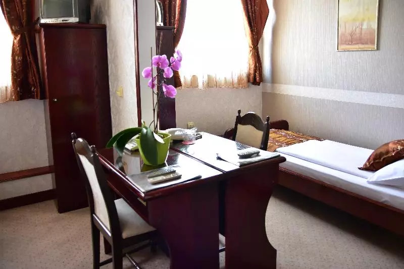 اتاق اکونومی یک تخته, Garni Hotel Lav