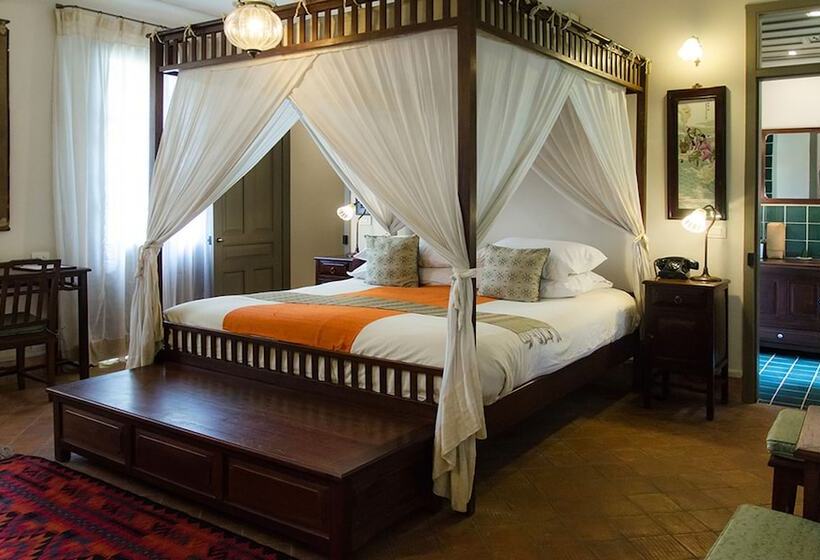 デラックスルーム, Satri House