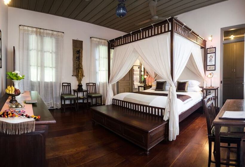 デラックスルーム, Satri House