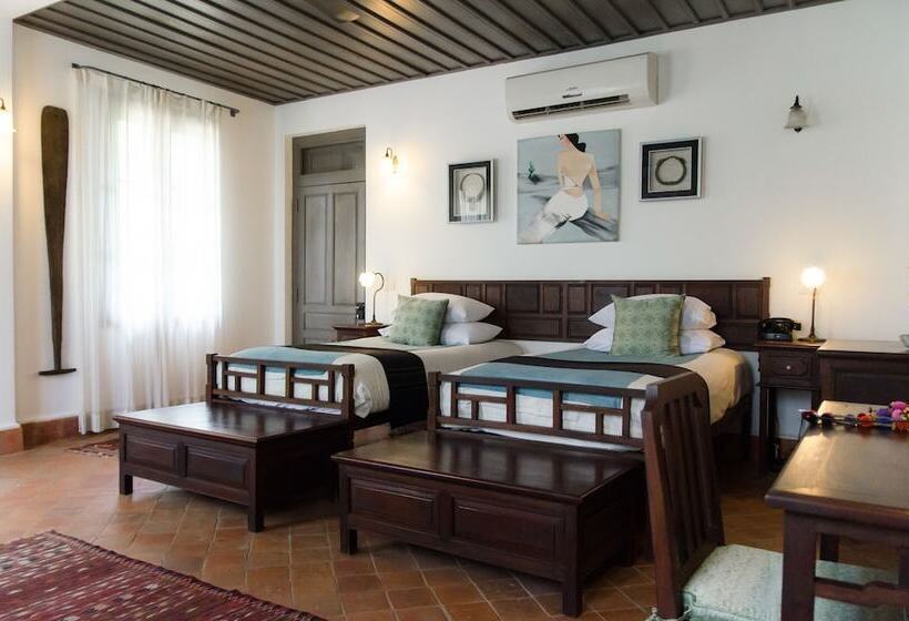 デラックスルーム, Satri House