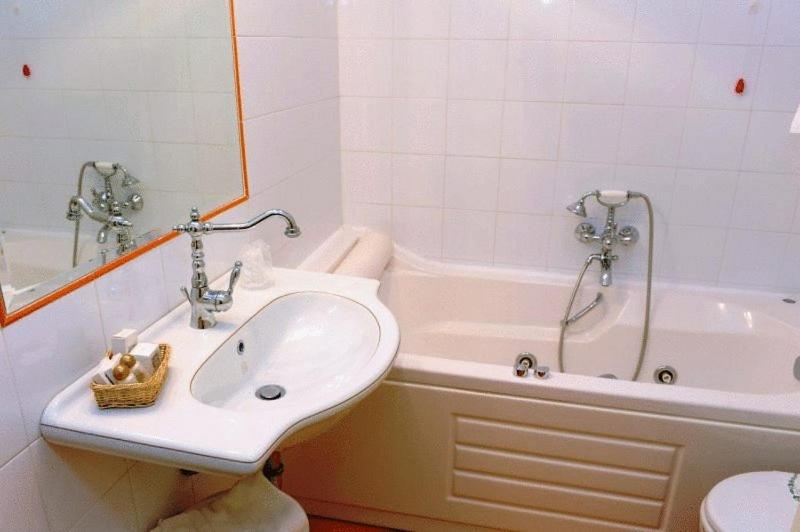 סוויטת ג'וניור, Urbano V