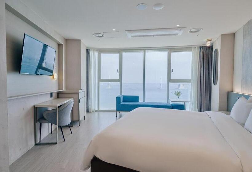 اتاق لوکس با چشمانداز دریا, Aqua Palace