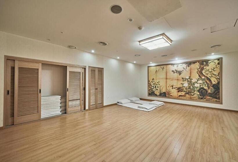 اتاق لوکس خانوادگی, Aqua Palace