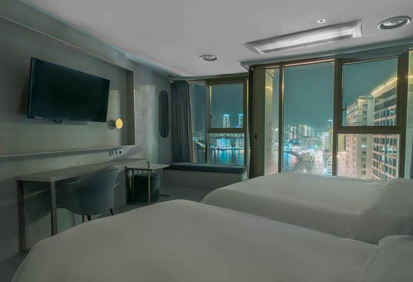 اتاق لوکس با چشمانداز دریا, Aqua Palace