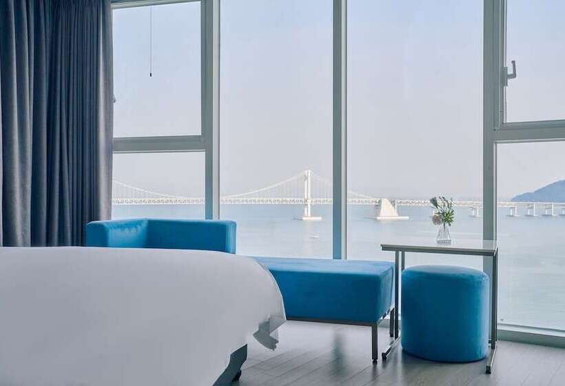 اتاق لوکس با چشمانداز دریا, Aqua Palace