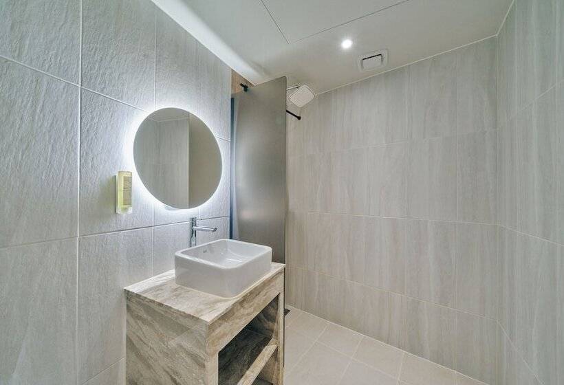 اتاق لوکس با چشمانداز دریا, Aqua Palace