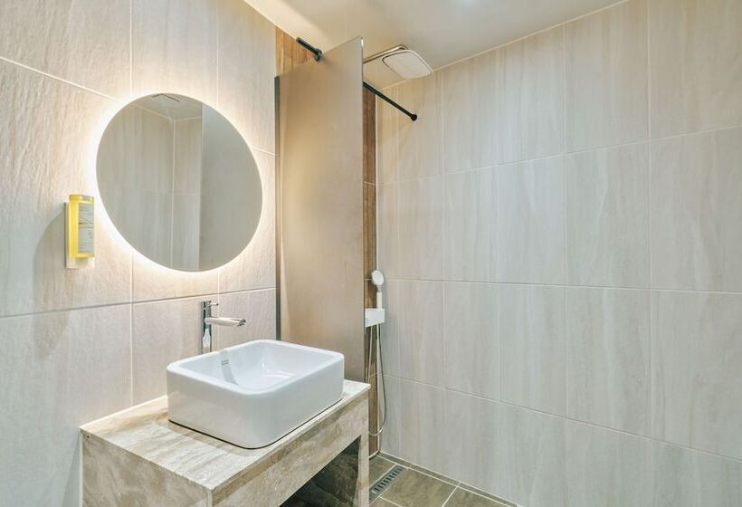 اتاق لوکس با چشمانداز دریا, Aqua Palace