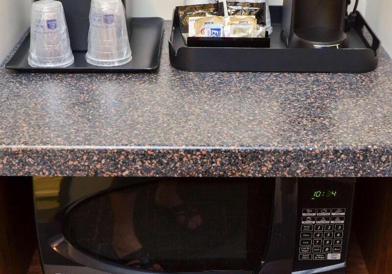 غرفة قياسية سرير كينج, Best Western Thompson