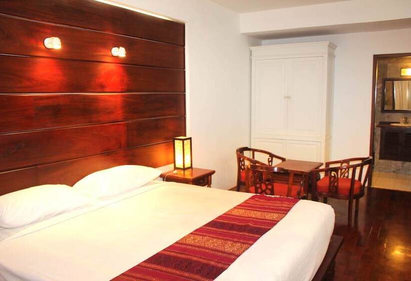 اتاق لوکس, Chitchareune Mouangluang