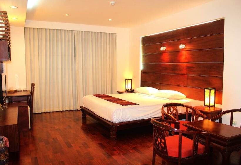 Номер Deluxe, Chitchareune Mouangluang