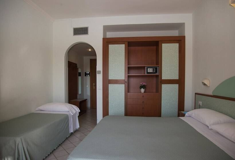 Трехместный Номер Стандарт с Балконом, Gli Ulivi