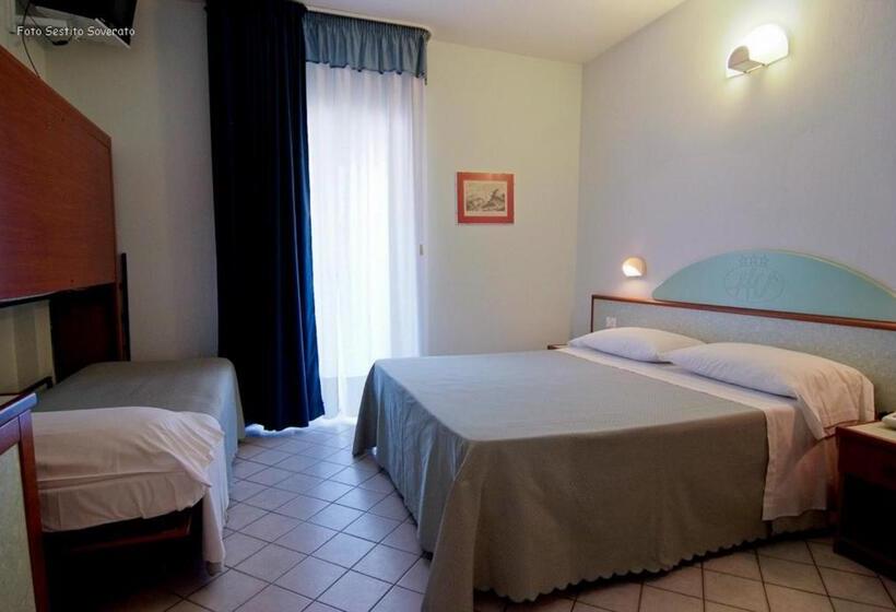 Трехместный Номер Стандарт с Балконом, Gli Ulivi