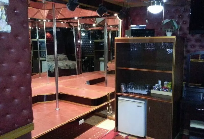 اتاق لوکس, Kokomos Hotel And Restaurant