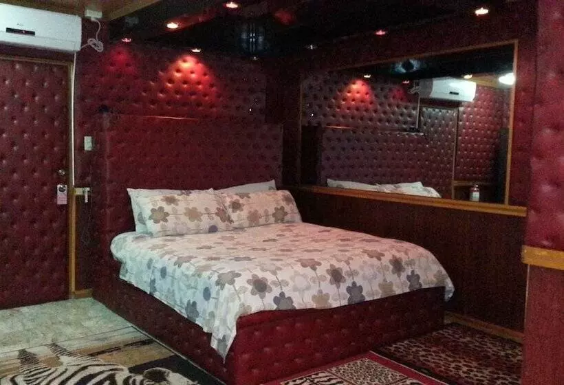 اتاق لوکس, Kokomos Hotel And Restaurant