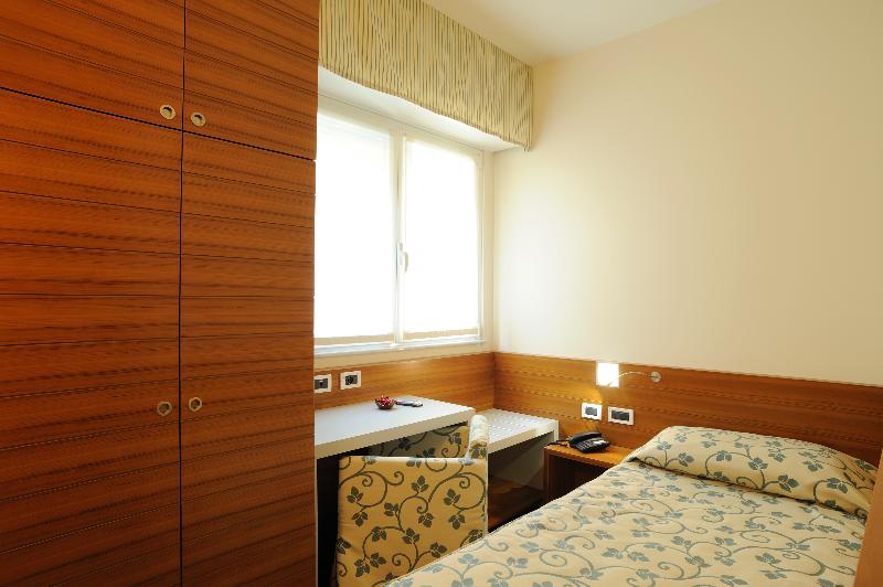 标准单人间, Le Roi