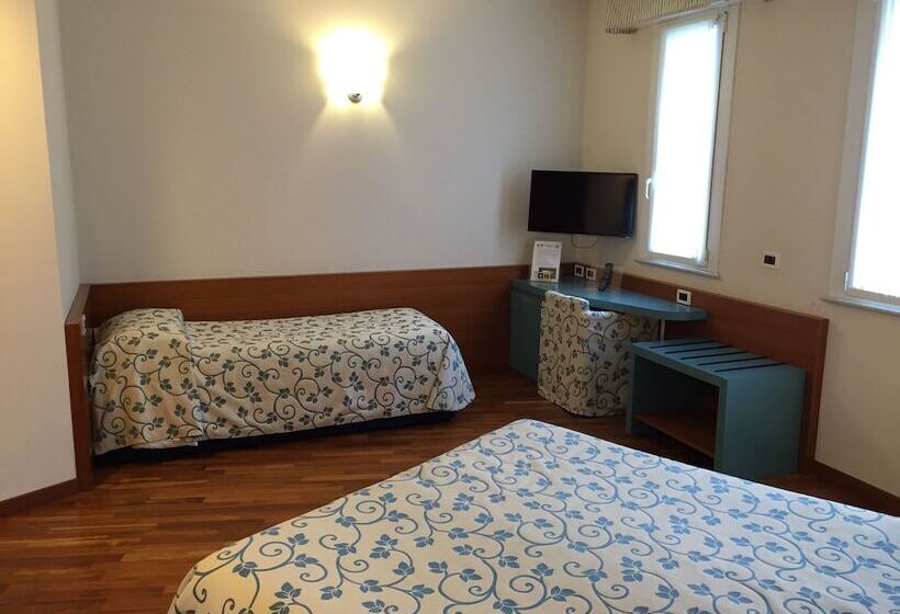 标准三人间, Le Roi