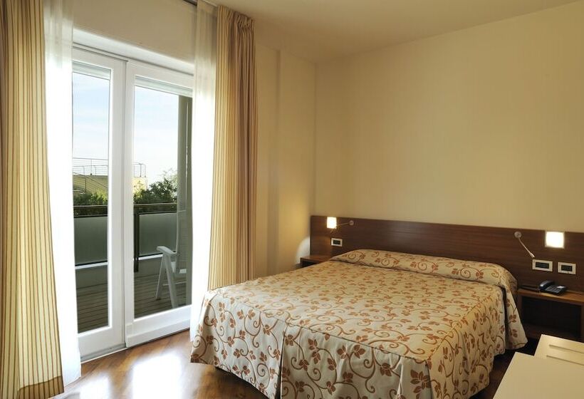 Triple Room Sea View, Le Roi