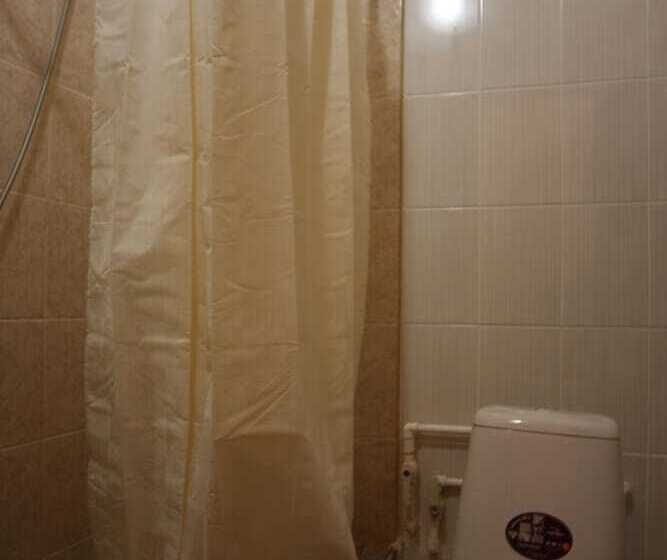 غرفة قياسية, Na Sapernom