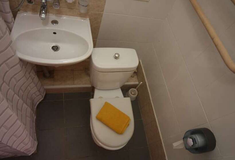 غرفة قياسية, Na Sapernom