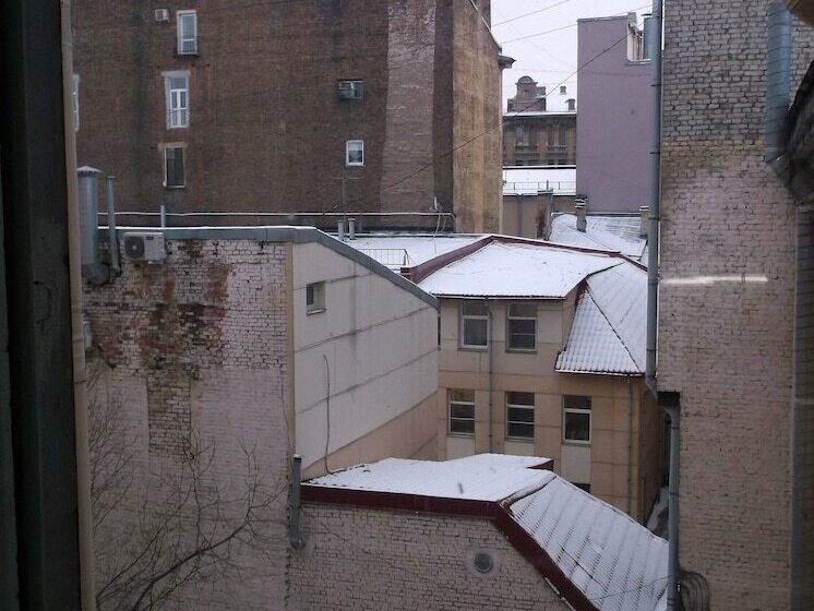 غرفة قياسية ثلاثية, Na Sapernom