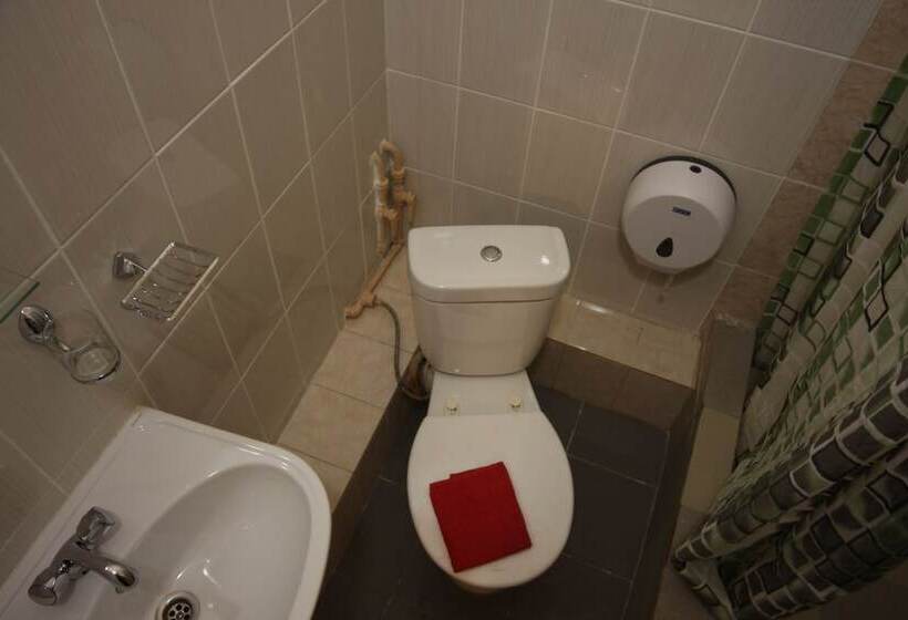 غرفة قياسية رباعية, Na Sapernom