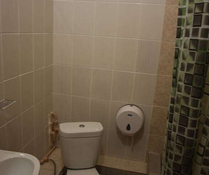 غرفة قياسية رباعية, Na Sapernom