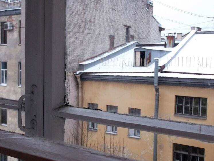 غرفة قياسية رباعية, Na Sapernom