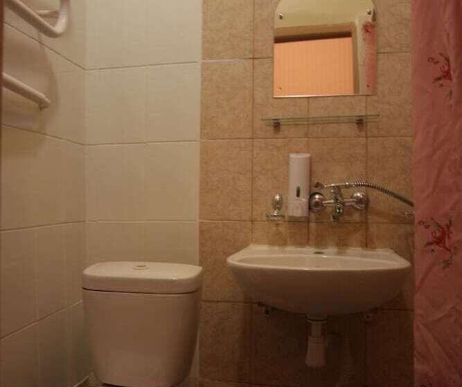 غرفة قياسية, Na Sapernom