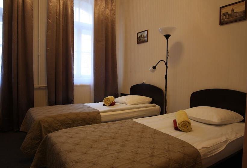 غرفة قياسية, Na Sapernom